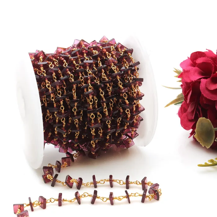 GemMartUSA Necklaces Garnet Square Beads 45mm Gold Wire Wrapped Rosary Chain